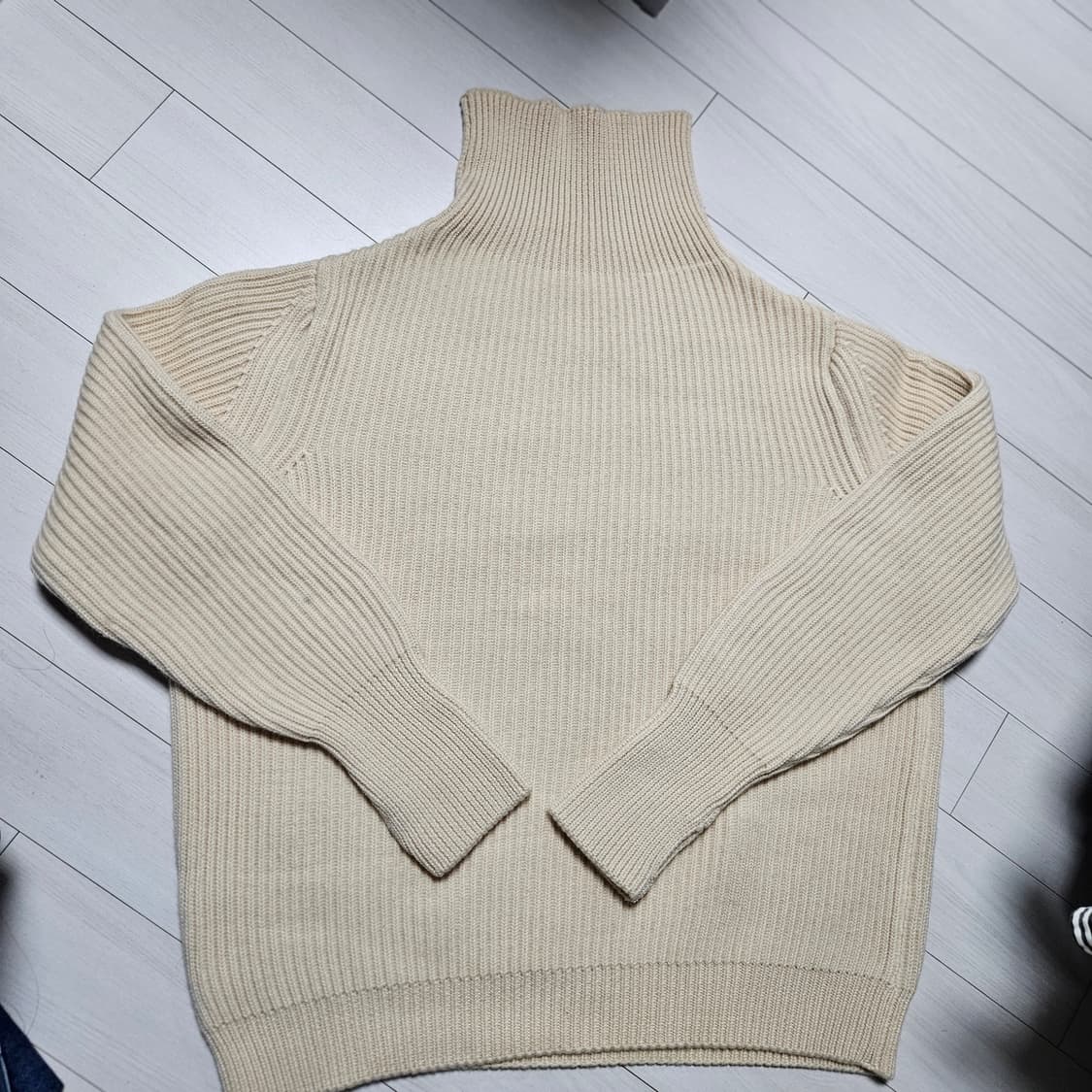 안데르센안데르센 네이비 터틀넥 아이보리색 상품이미지1