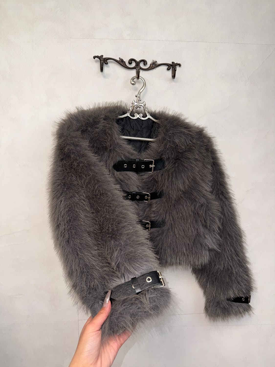 Gray belted buckle crop fur jacket  상품이미지2