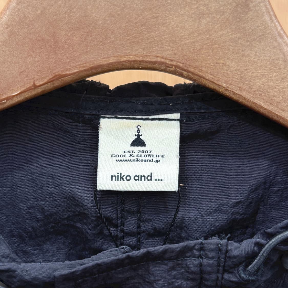 니코앤드 윈드 브레이커 후드 자켓 플랩 포켓 스트링 디테일 오버핏 블랙 상품이미지6