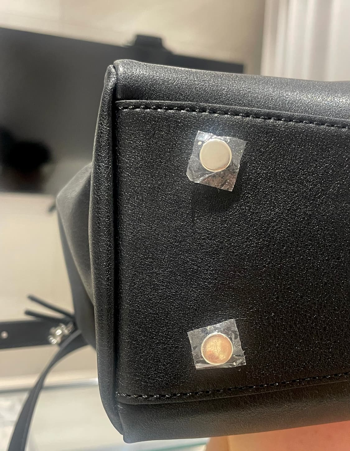 루에브르 트라페즈 숄더백 블랙 Trapeze Shoulder Large 상품이미지7