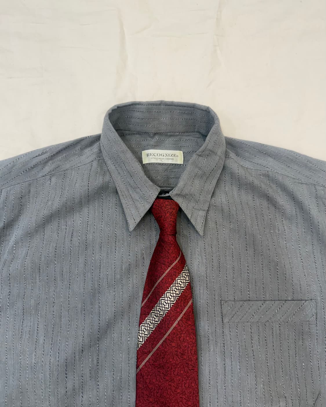 빈티지 그레이 스트라이프 셔츠 & 버건디 패턴 넥타이 세트 상품이미지1