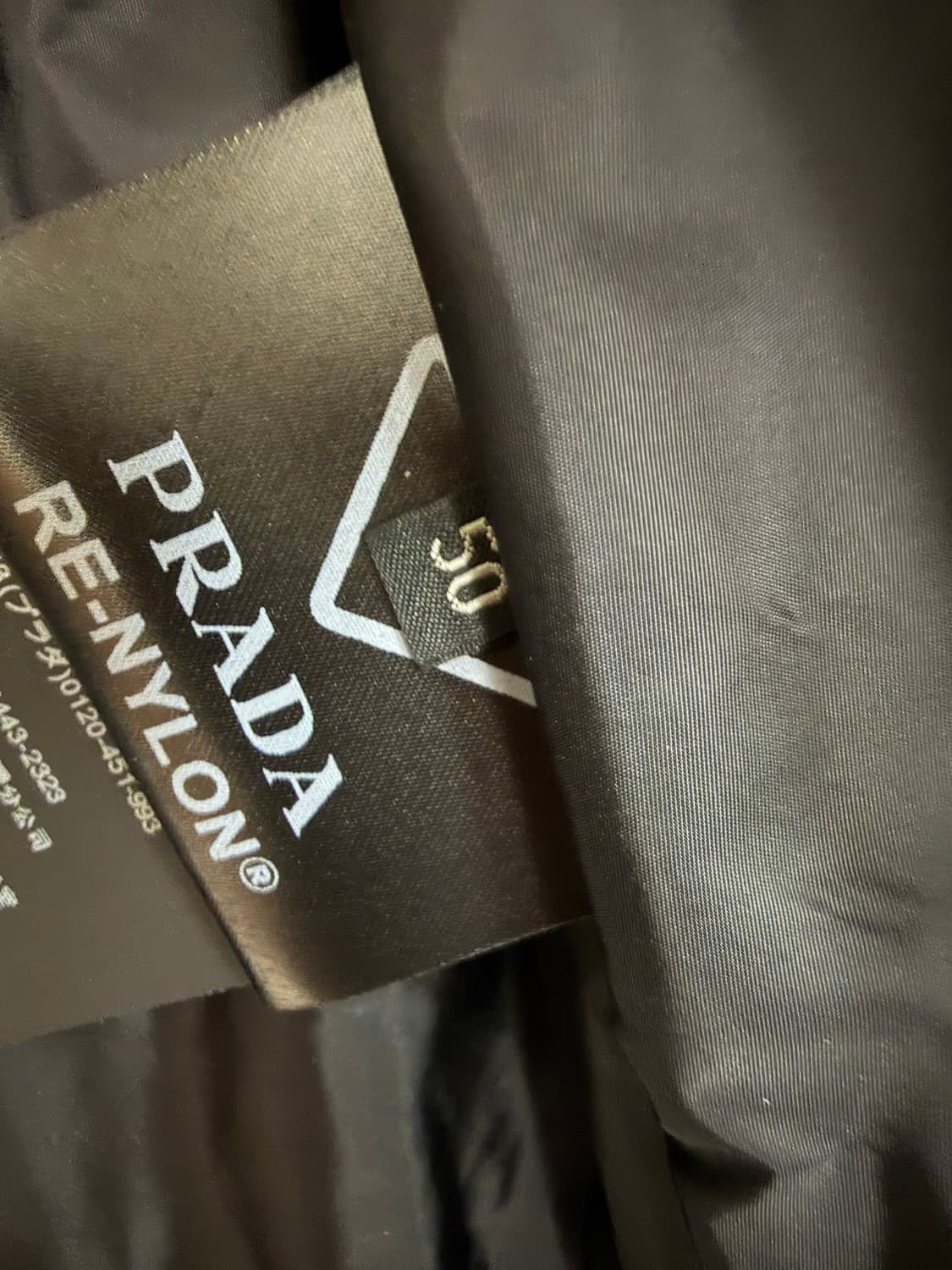 프라다 삼각로고 로고 패턴 리나일론 패딩 조끼 ( 100~105 ) 상품이미지7