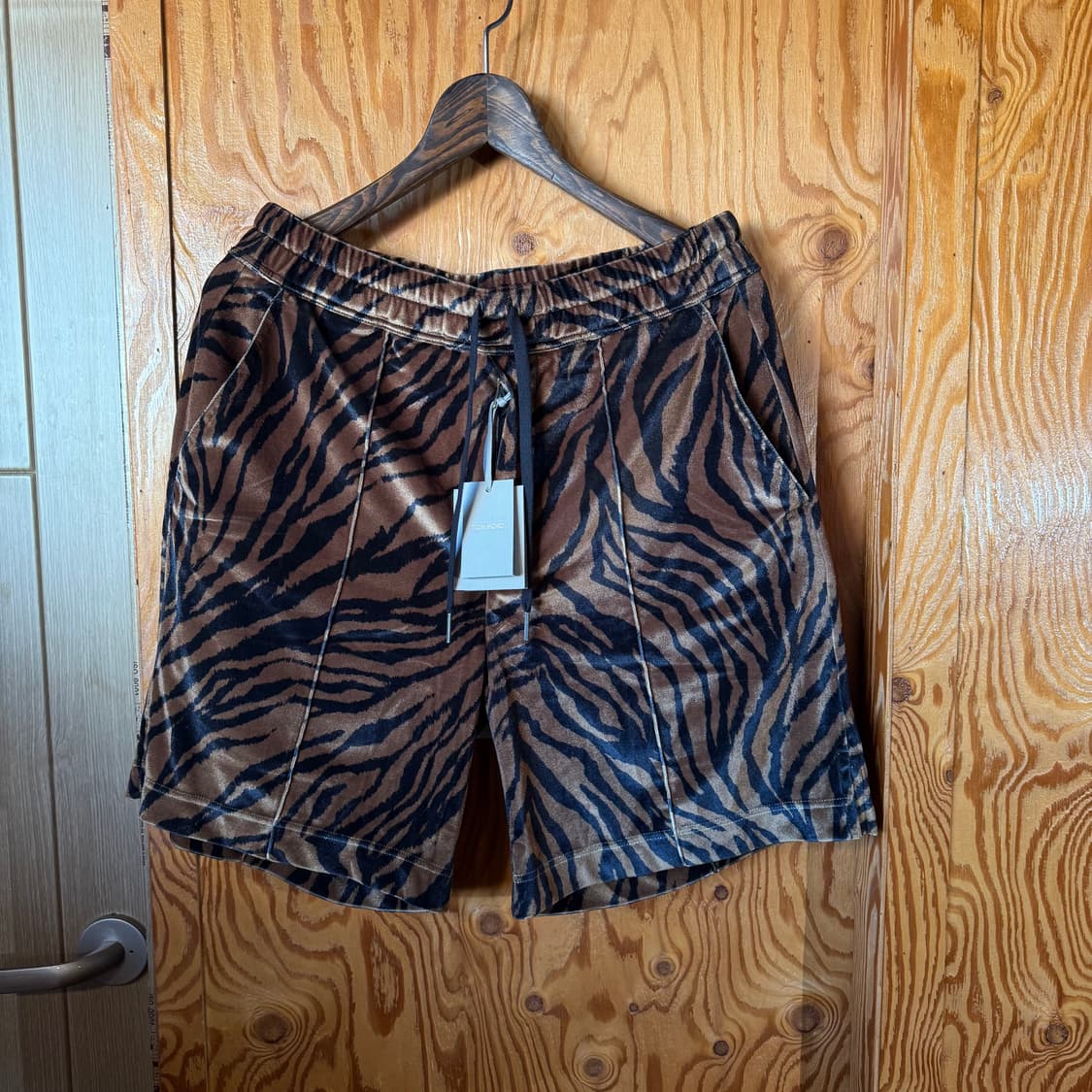 톰포드 애니멀 프린트 반바지 판매 합니다(새상품) 상품이미지1