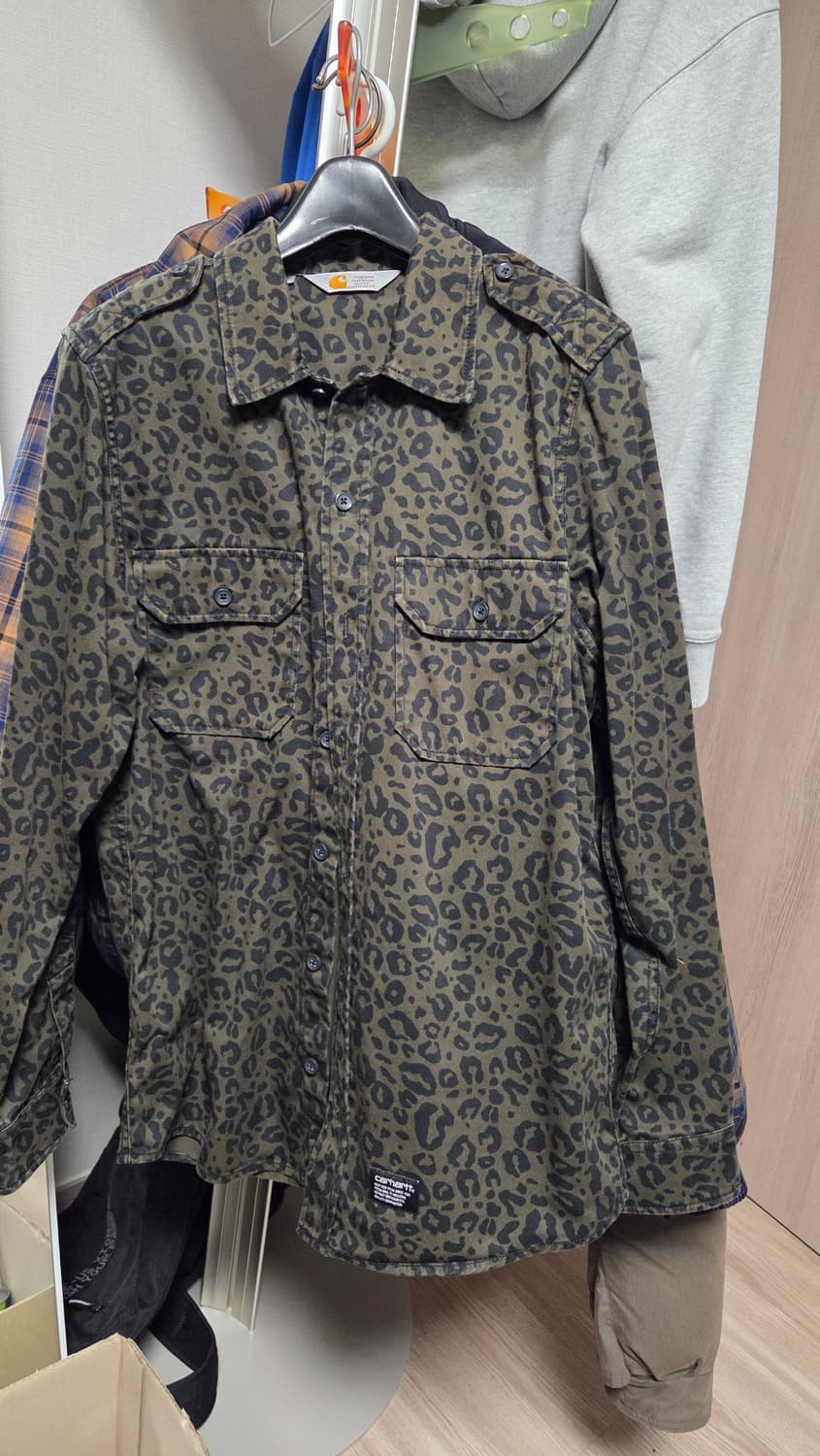 칼하트 레오파드 셔츠 상품이미지1
