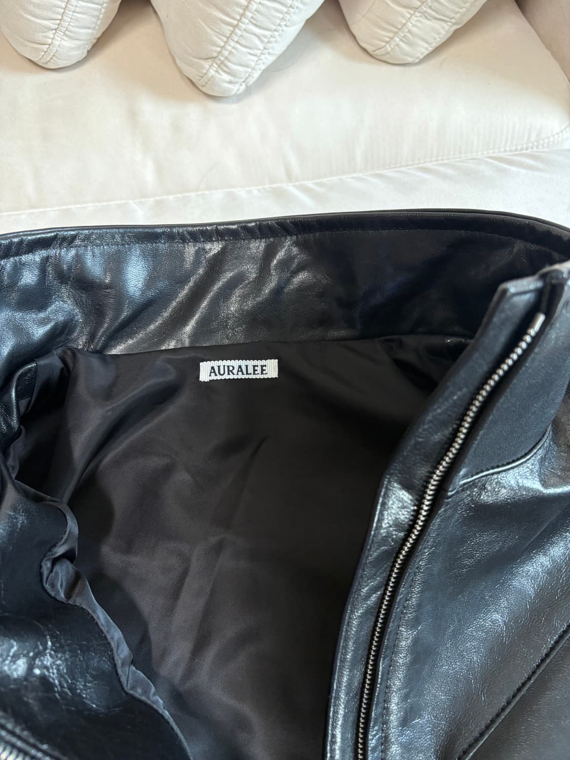 [4] 오라리 25fw 하드 램스킨 레더 블루종 상품이미지4