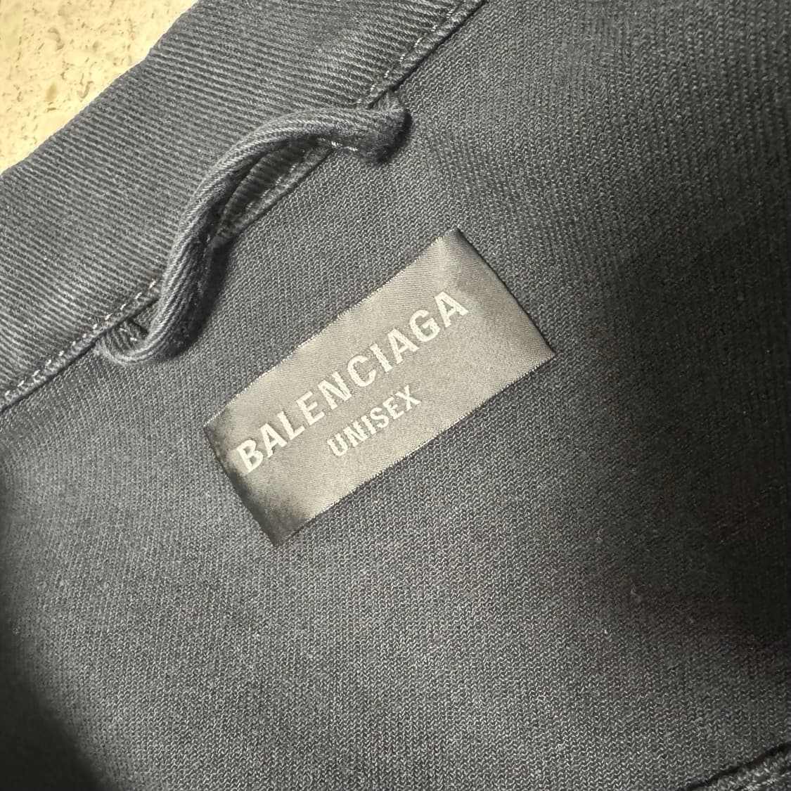 [L] 발렌시아가 크롭 스몰로고 데님자켓 블랙 상품이미지5