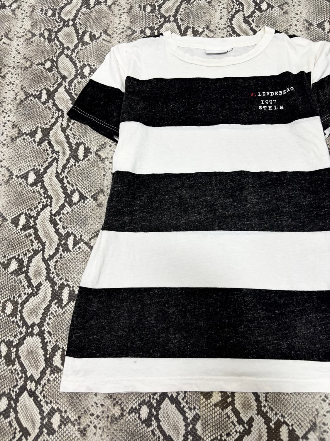 “Vintage” Y2K Stripe Tee Size  어깨/가슴/기장/ 상품이미지4