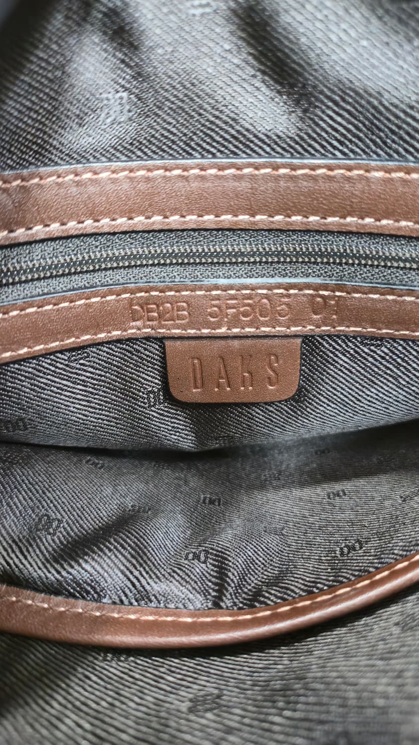 닥스- 블랙 컬러 소가죽 배색 크로스백 상품이미지7