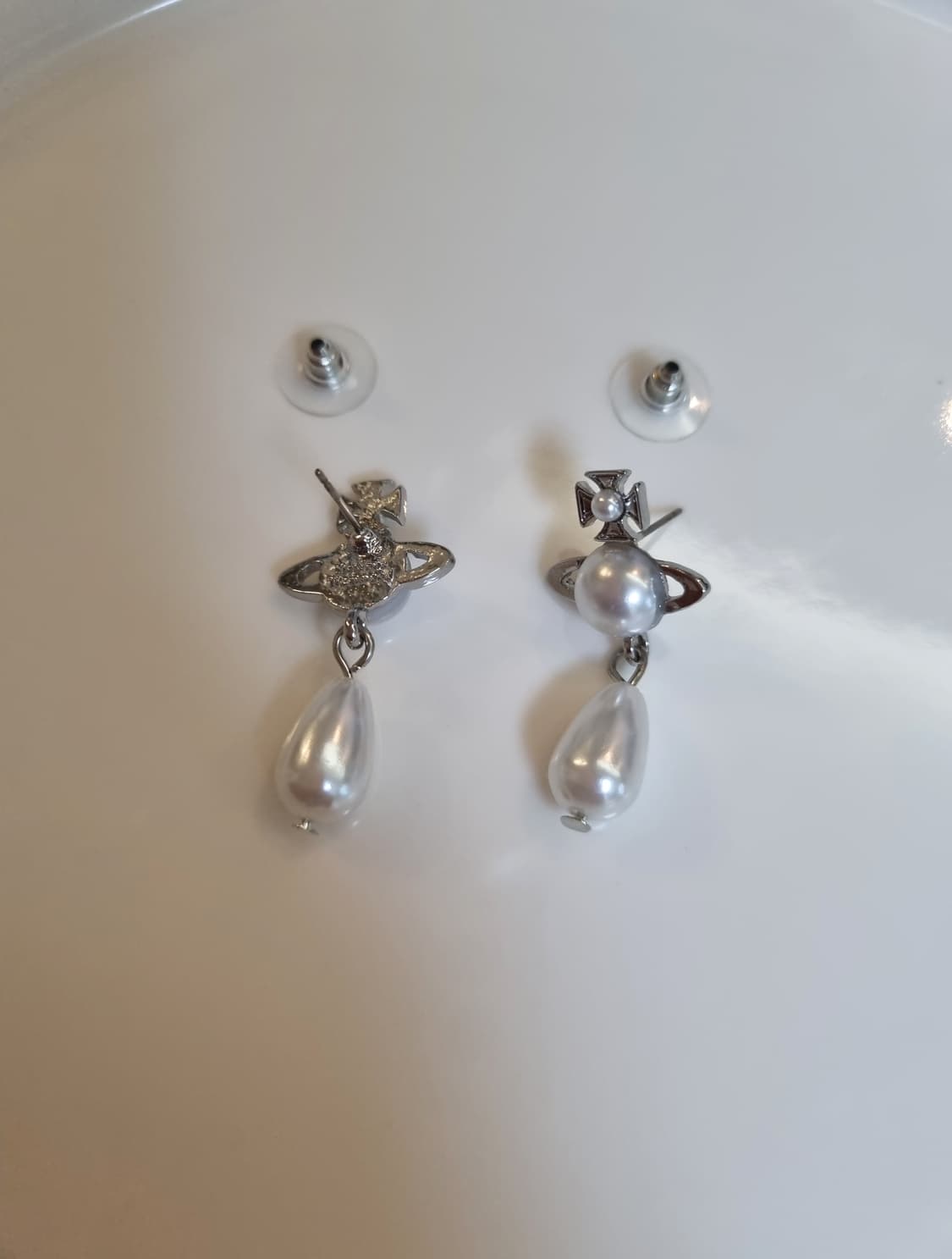 비비안웨스트우드 업사이클링 스왈진주 드롭 귀걸이 상품이미지3