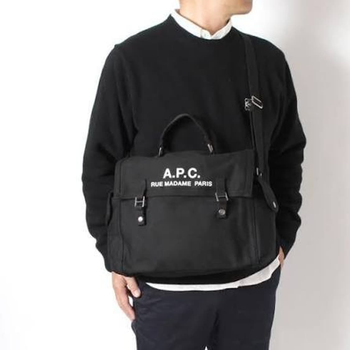 (새상품60%할인)26년 신상 APC 아페쎄 사첼 메신져백 다크 네이비 상품이미지7