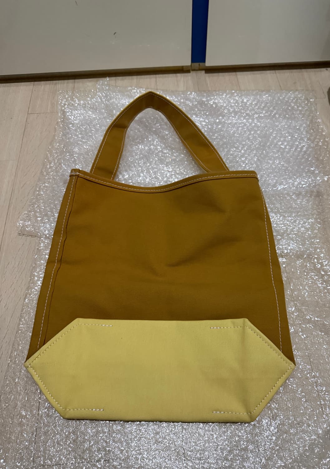 템베아 바게트 토트백 M사이즈 뉴베이지/머스타드 상품이미지5