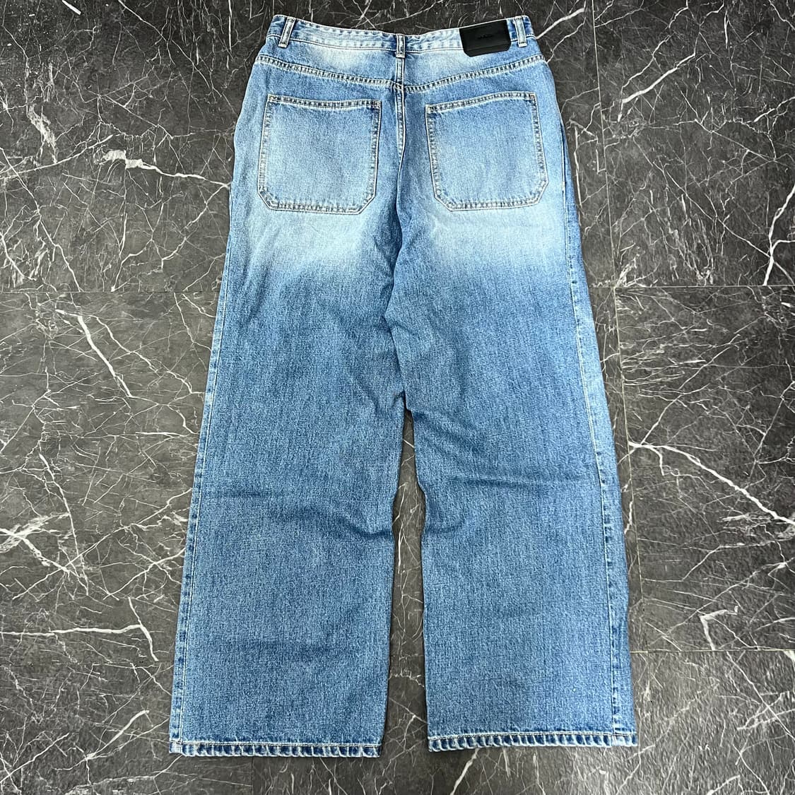 솔리드옴므 워시드 세미와이드 데님 팬츠 연청 상품이미지5