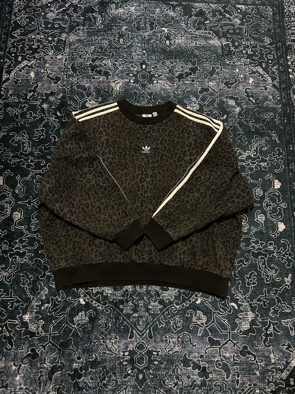 Adidas leopard sweatshirt 상품이미지1