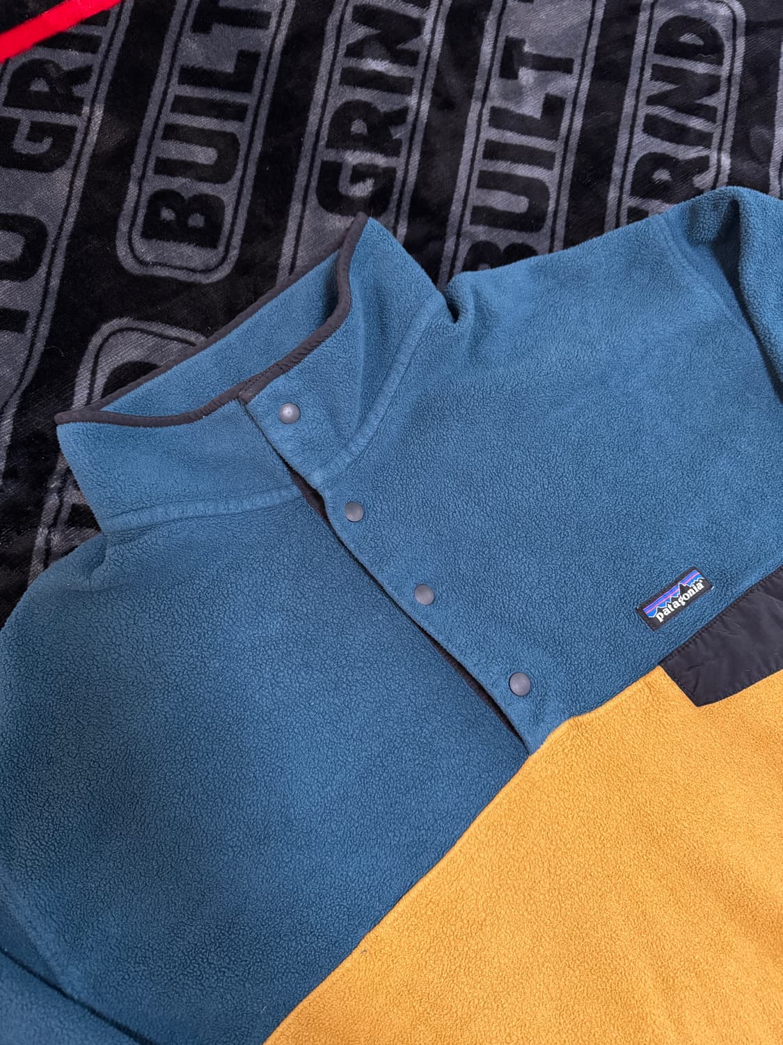 파타고니아 신칠라 스냅 티 풀 오버 터쿼이즈 옐로우 컬러 블록 상품이미지3