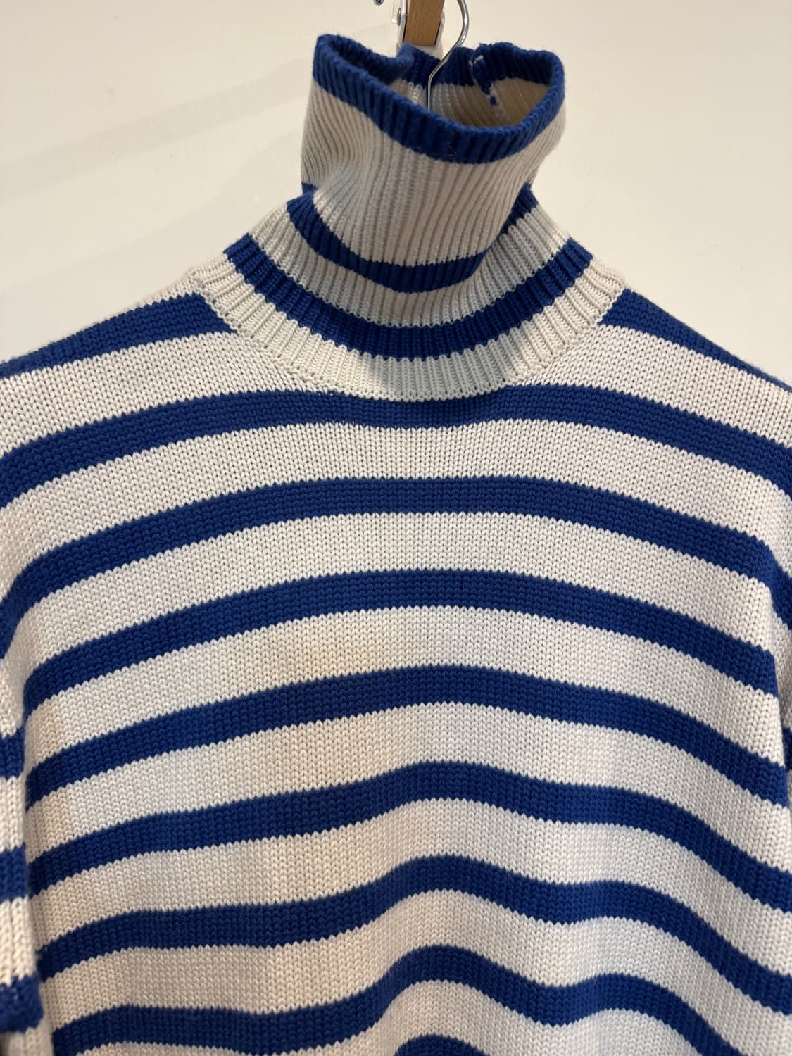 토템 시그니쳐 스트라이프 터틀넥 상품이미지5