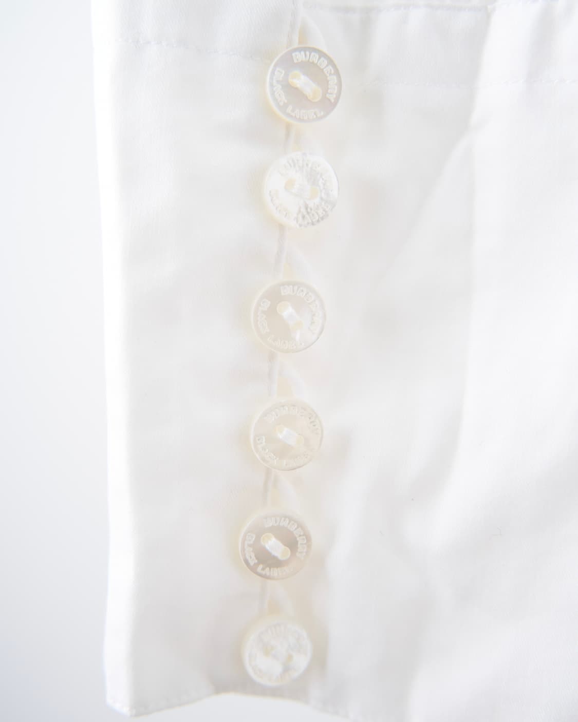 Burberry 블랙라벨 프릴 디테일 화이트 블라우스 상품이미지5