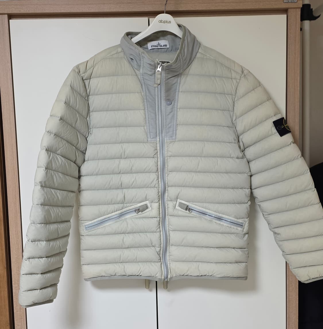 스톤아일랜드 룸우븐 논 후드 경량패딩 상품이미지1