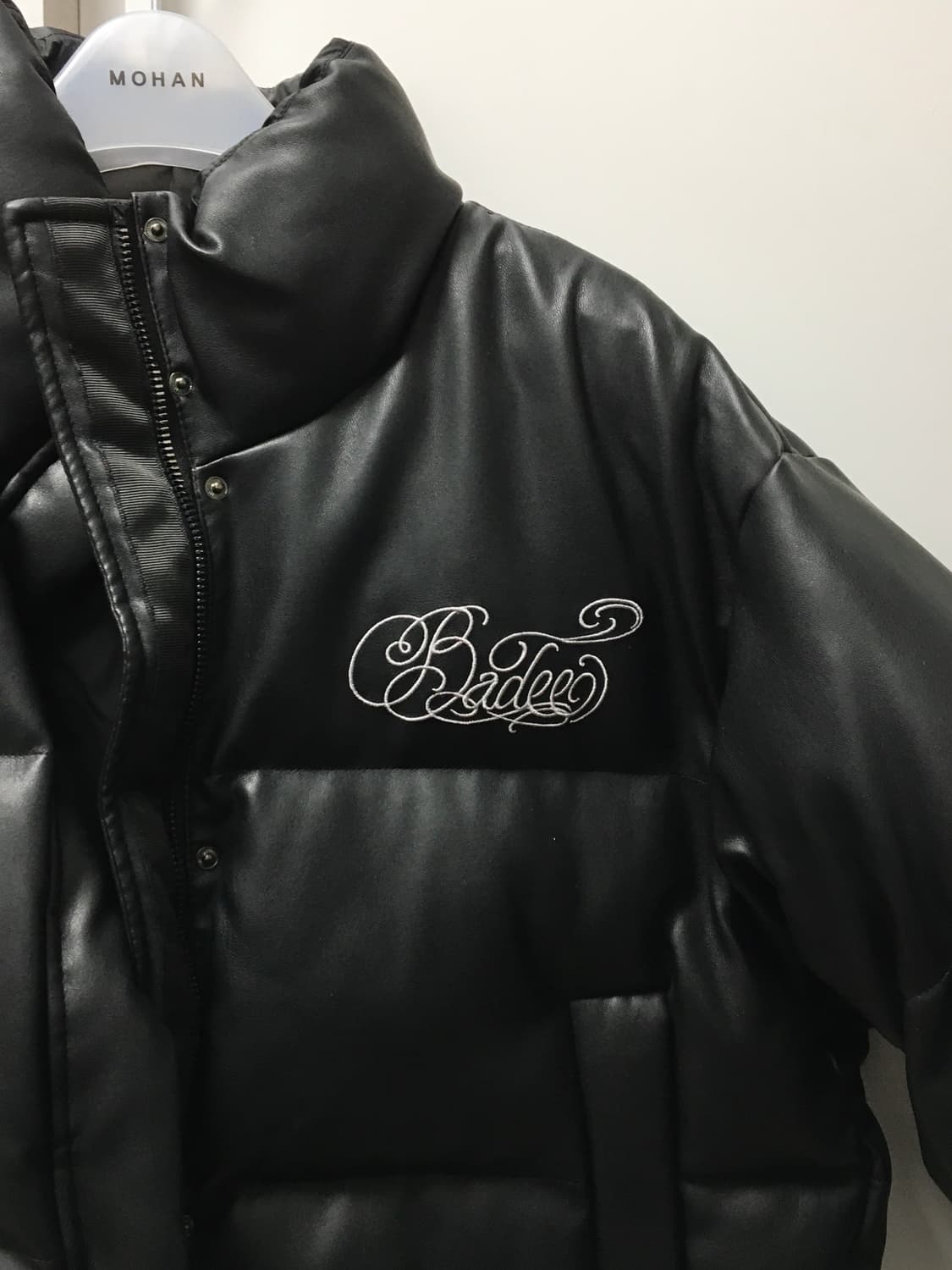 배디 BADEE 레더 숏패딩 블랙 상품이미지4