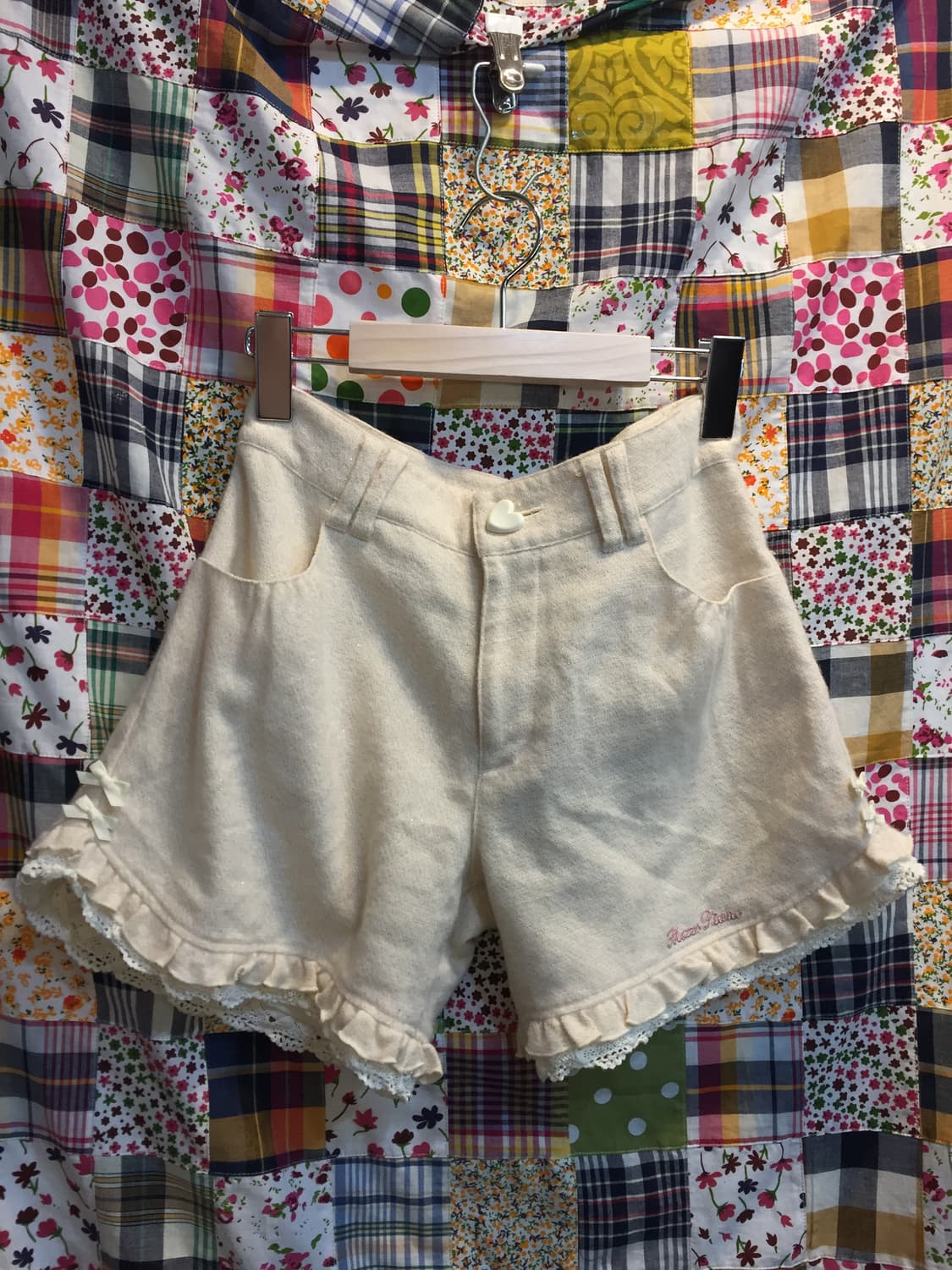 mezzo piano 메조피아노 프릴 하트 버튼 숏팬츠 코디🐻‍❄️ 상품이미지7