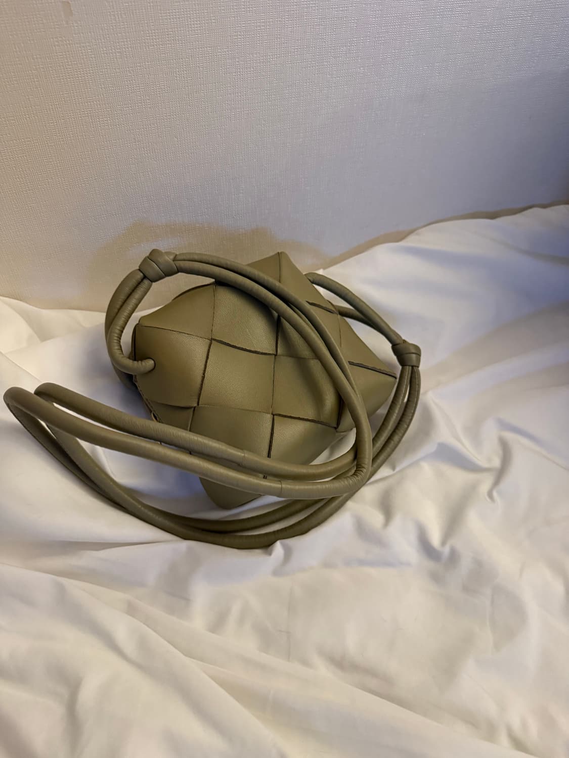 보테가 베네타 미니 카세트 카메라 가방 상품이미지2