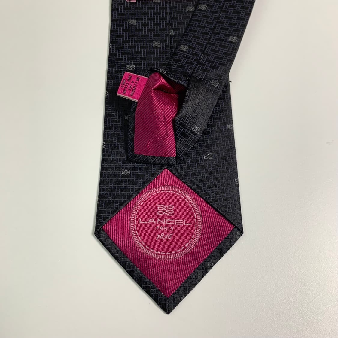란셀(LANCEL) 블랙컬러 모노그램 명품넥타이 최상급 A+등급 상품이미지6