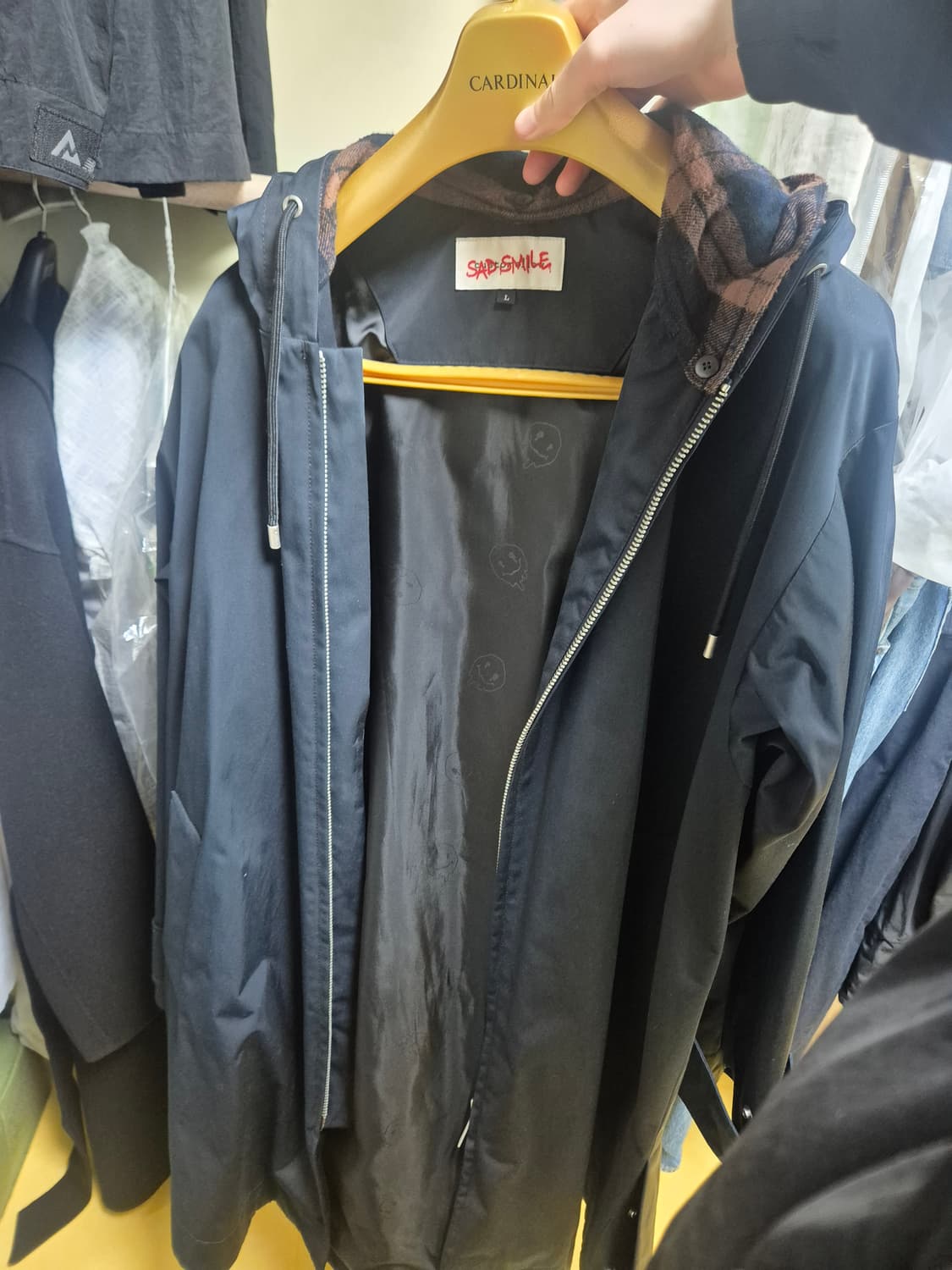 커스텀멜로우 새드 스마일 후디 맥코트(L) 상품이미지1