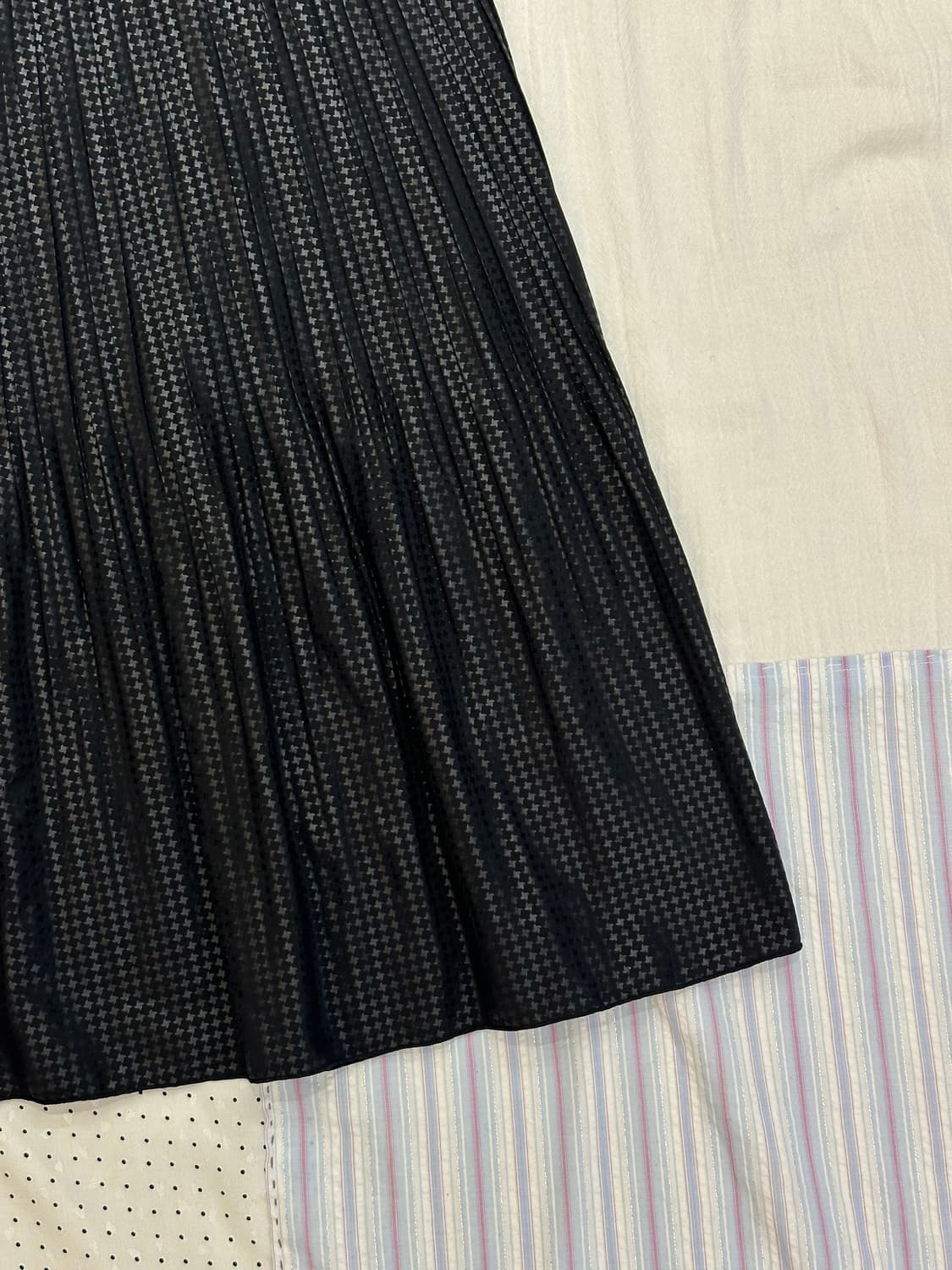 텍스쳐 플리츠 미디 스커트  상품이미지5