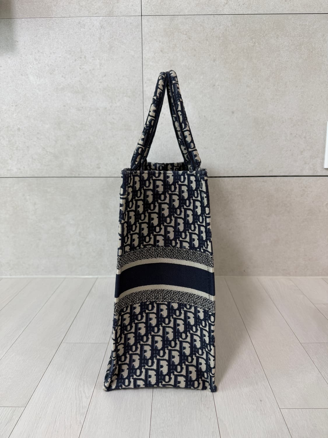 디올 북토트백 라지 상품이미지2