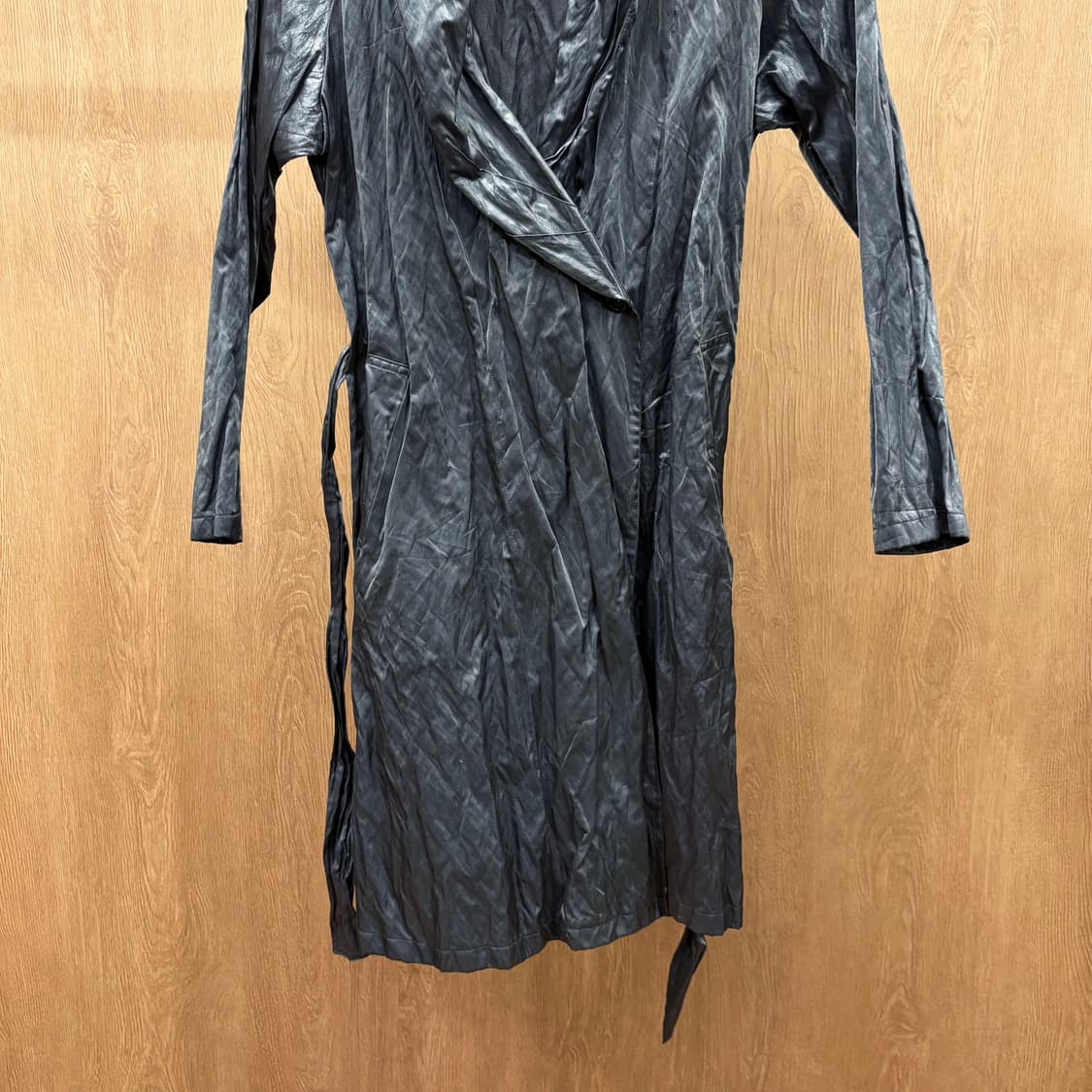 스피치오 숄카라 크링클 랩 코트 세로 주름 텍스처 허리 스트랩 그레이 상품이미지5