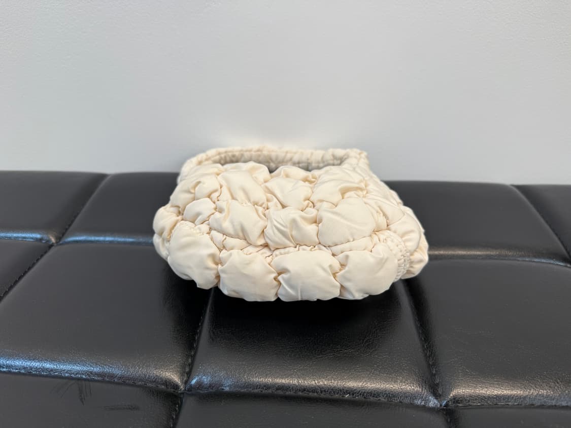 COS 코스 퀄티드 미니 구름백  상품이미지5