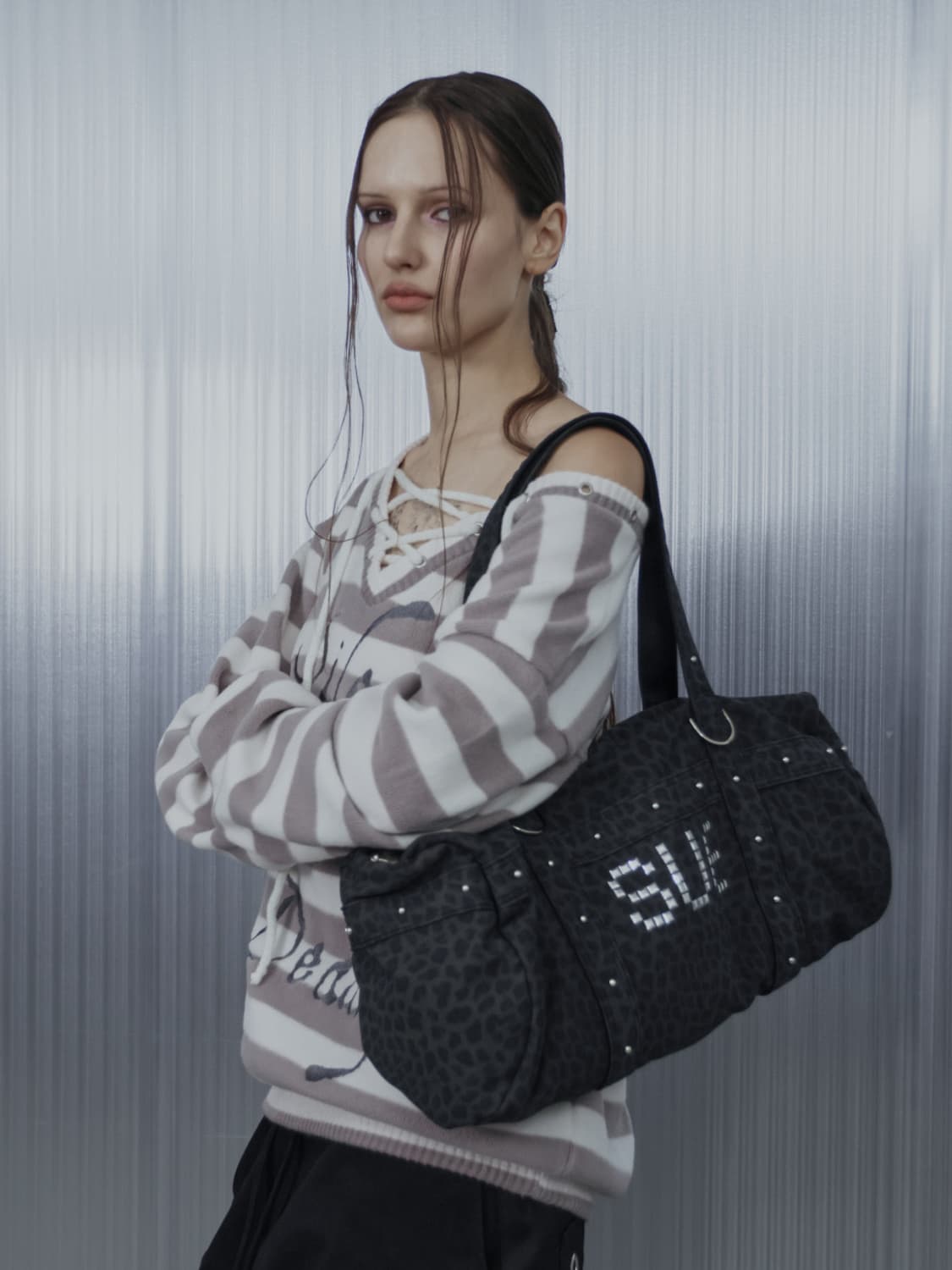 LEO STUDDED DUFFEL BAG / CHARCOAL 더플백 상품이미지1