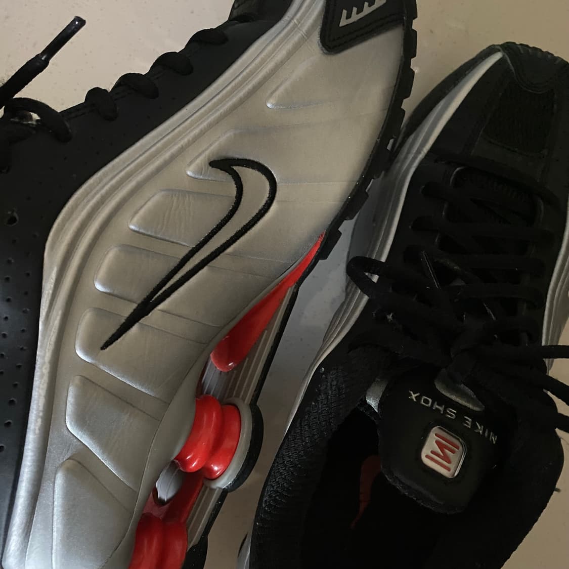 나이키 샥스 R4 메탈릭 실버 레드 255사이즈 상품이미지5