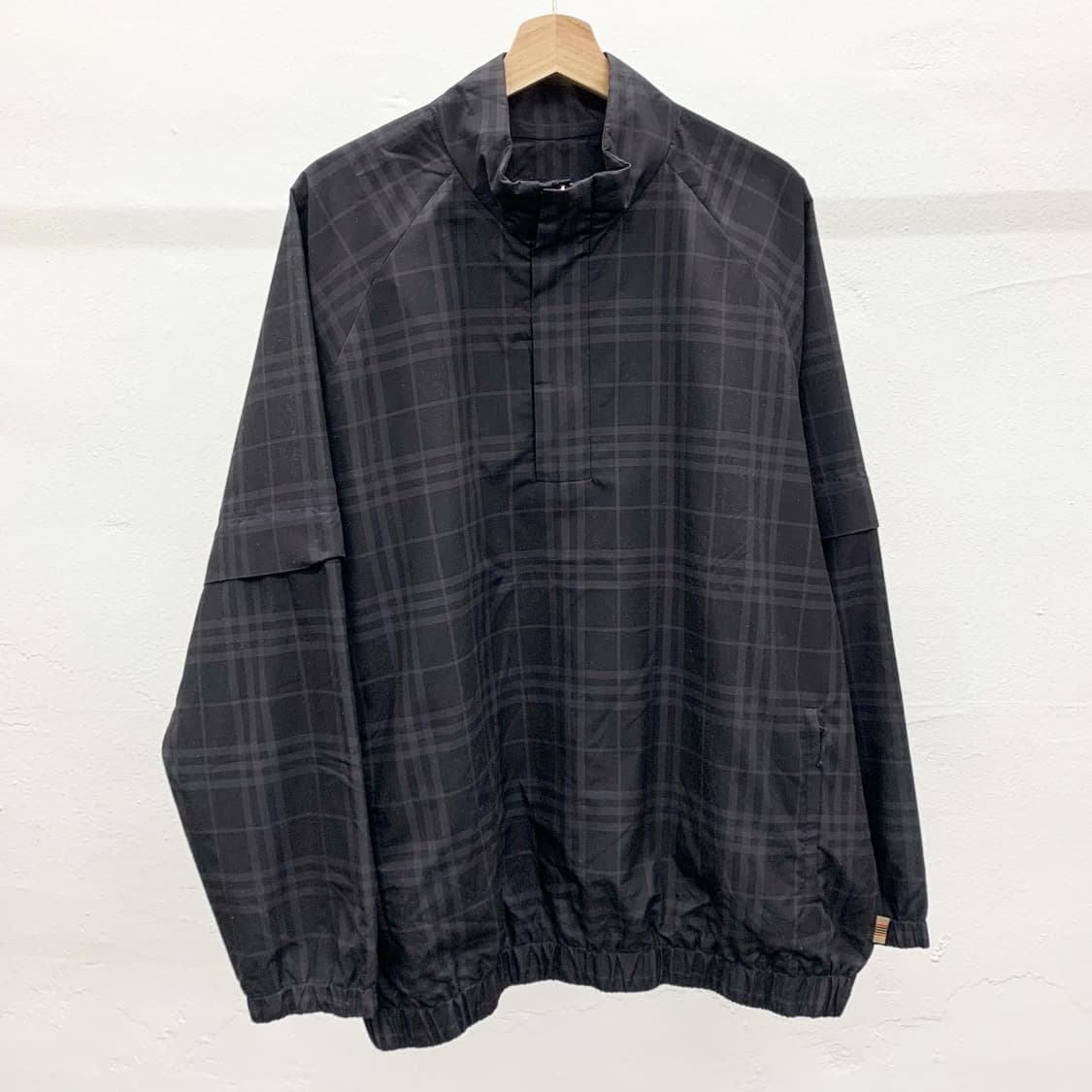 버버리 블랙 노바체크 폴리 아노락자켓 상품이미지1