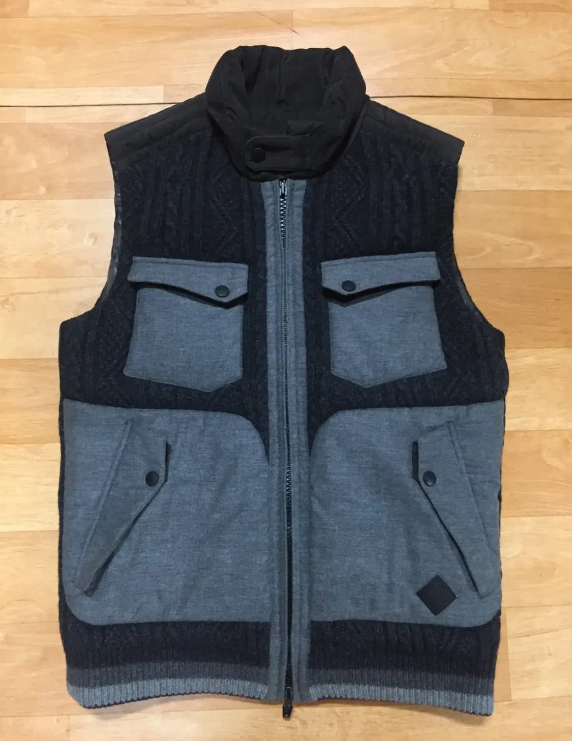 몽클레르 X 화이트 마운티니어링 집업 베스트(푸퍼-다운)2 사이즈 상품이미지2