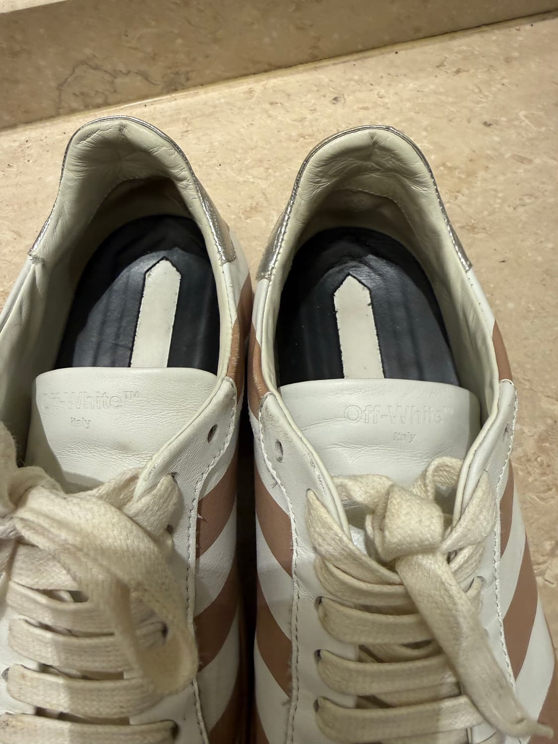 Off-White 스니커즈 36 오프화이트 플랫슈즈 운동화 240 상품이미지2