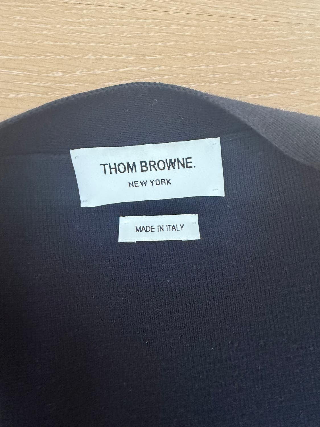 톰브라운 밀라노스티치 금장 가디건 급처합니당 상품이미지5