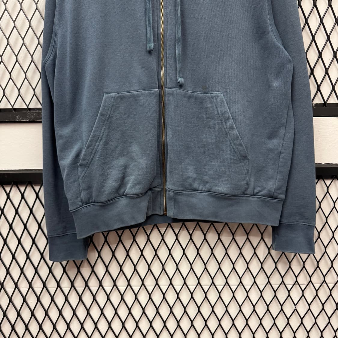 엘엘빈 솔리드 후드 집업 레귤러 핏 투포켓 디테일 네이비 상품이미지4