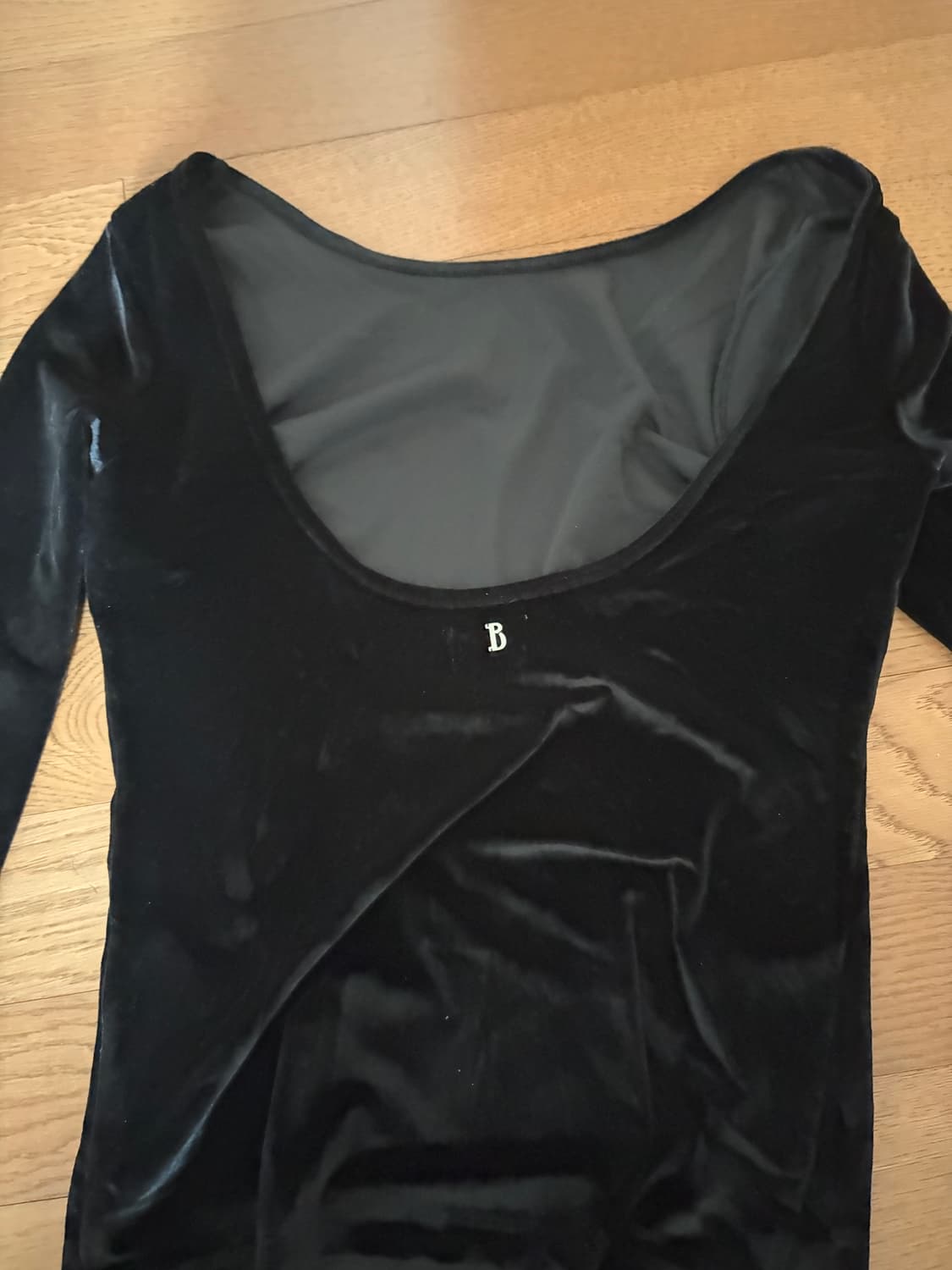 더바넷 Black Velvet Scoop Back T-Shirt_bk 상품이미지3