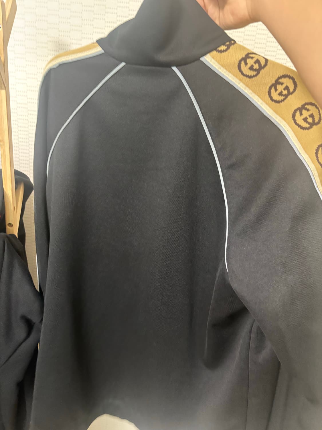 구찌 블랙 테크니컬 트레이닝 자켓 상품이미지3