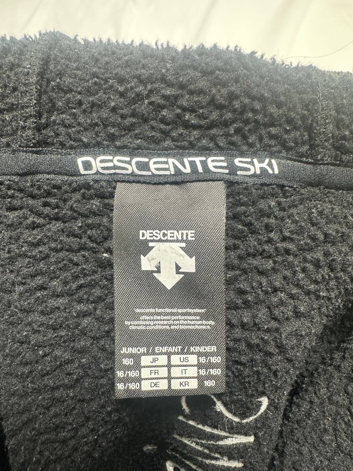 데상트 아우디 스위스 플러스 후드 집업 상품이미지3