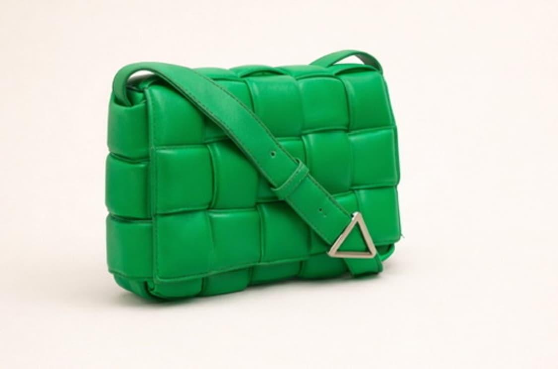 [S급] 보테가베네타 레더 패딩 카세트백 판매합니다!!! 상품이미지3