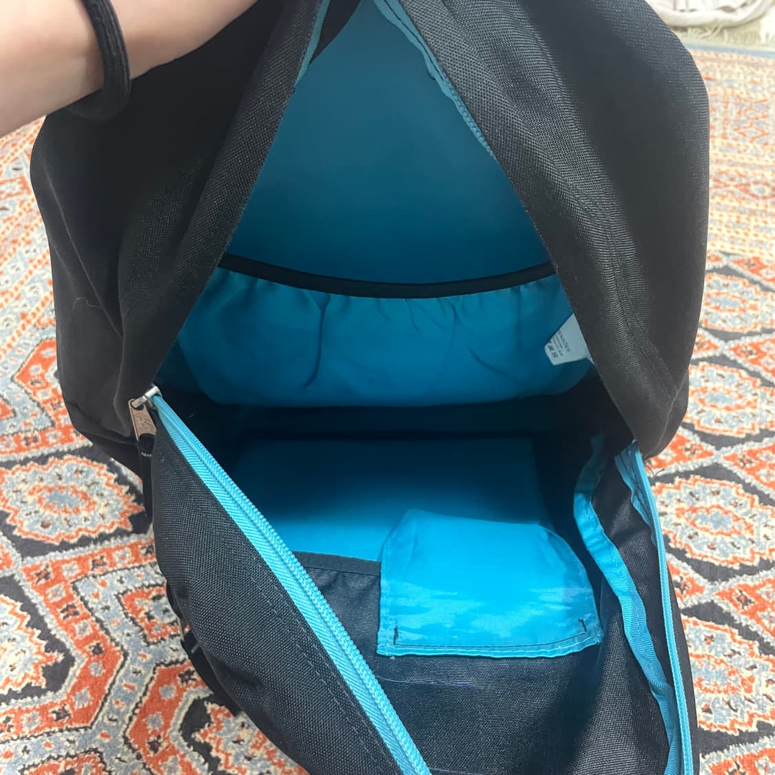 잔스포츠 블루 디테일 블랙 백팩 상품이미지5