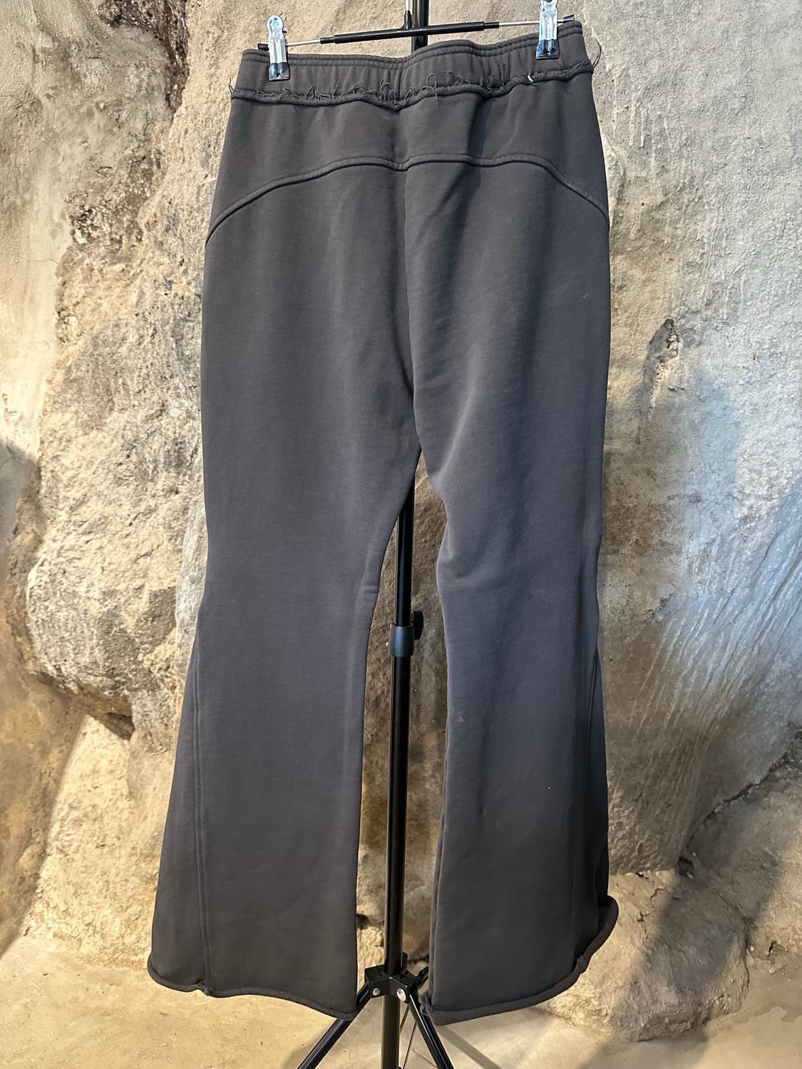 마뗑킴 플레어 트레이닝 팬츠 상품이미지4