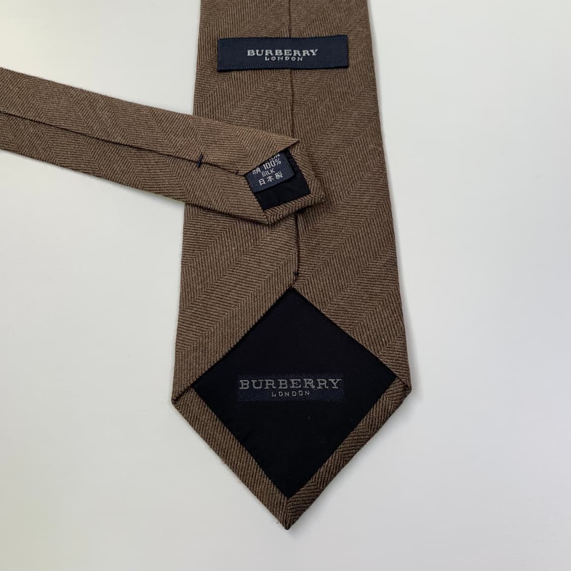 버버리(BURBERRY) 레지멘탈 브라운 클래식 명품넥타이 A+ 정장수트 상품이미지6