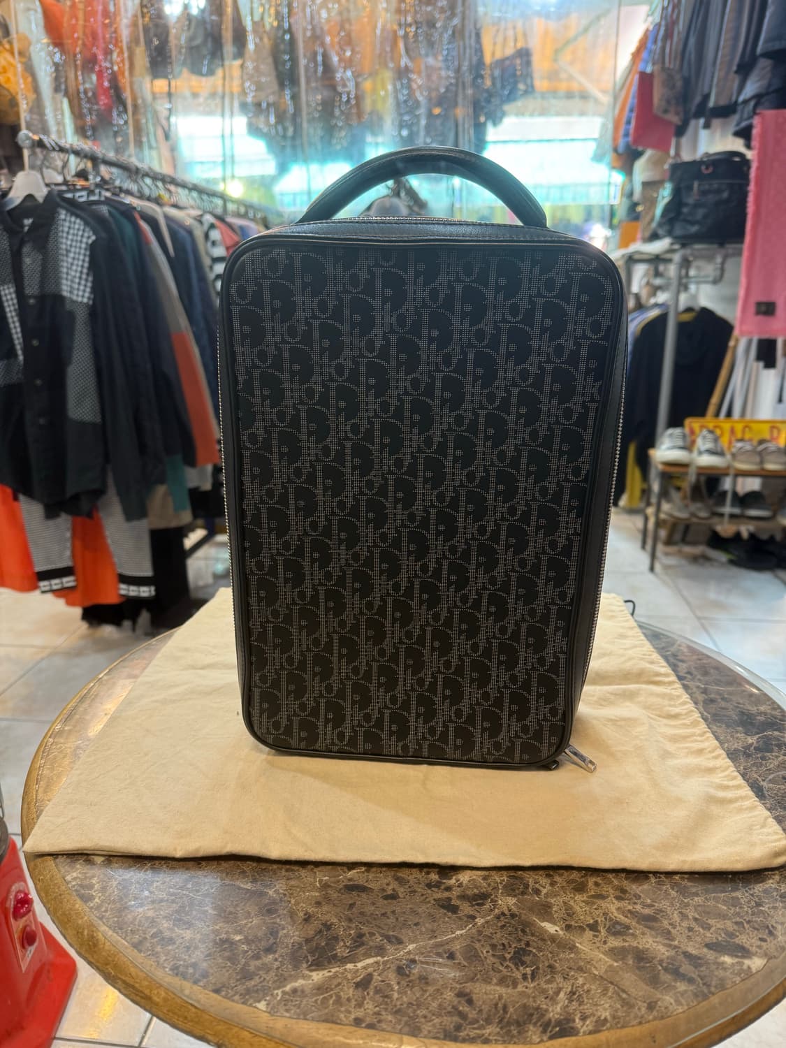 정품 디올 월드투어 슬링백 팝니다 상품이미지1