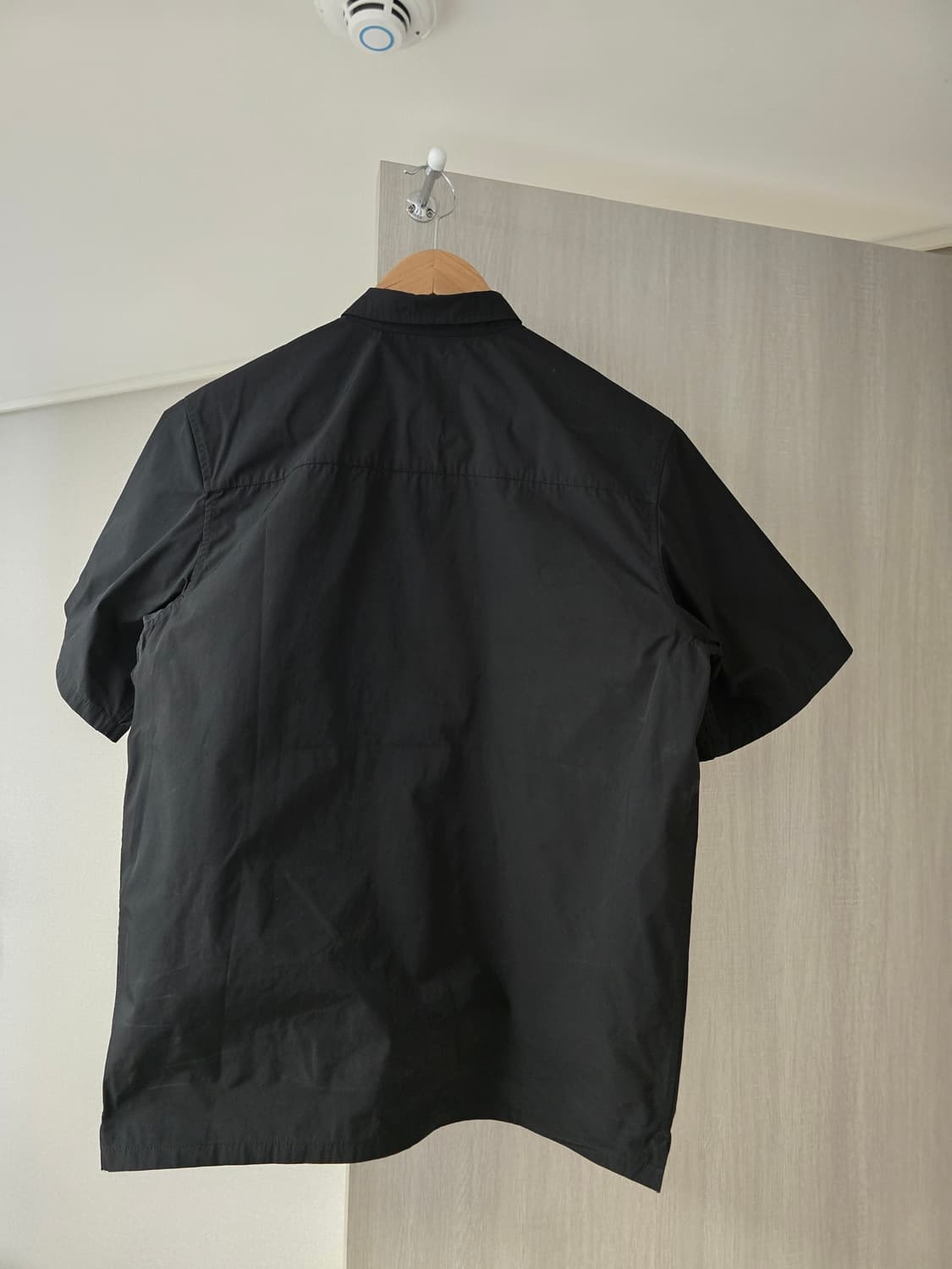 프라다 나일론 블랙 숏슬리브 하프 집업 셔츠 M 상품이미지3