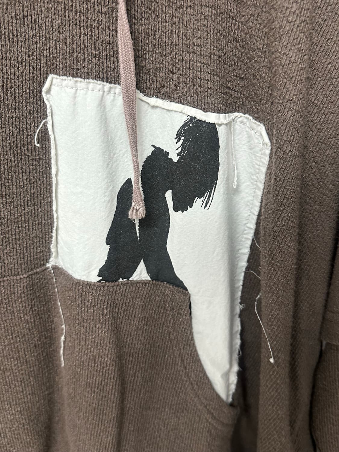 선데이오프클럽 후드 브라운 키드밀리 기리보이 착용 상품이미지4