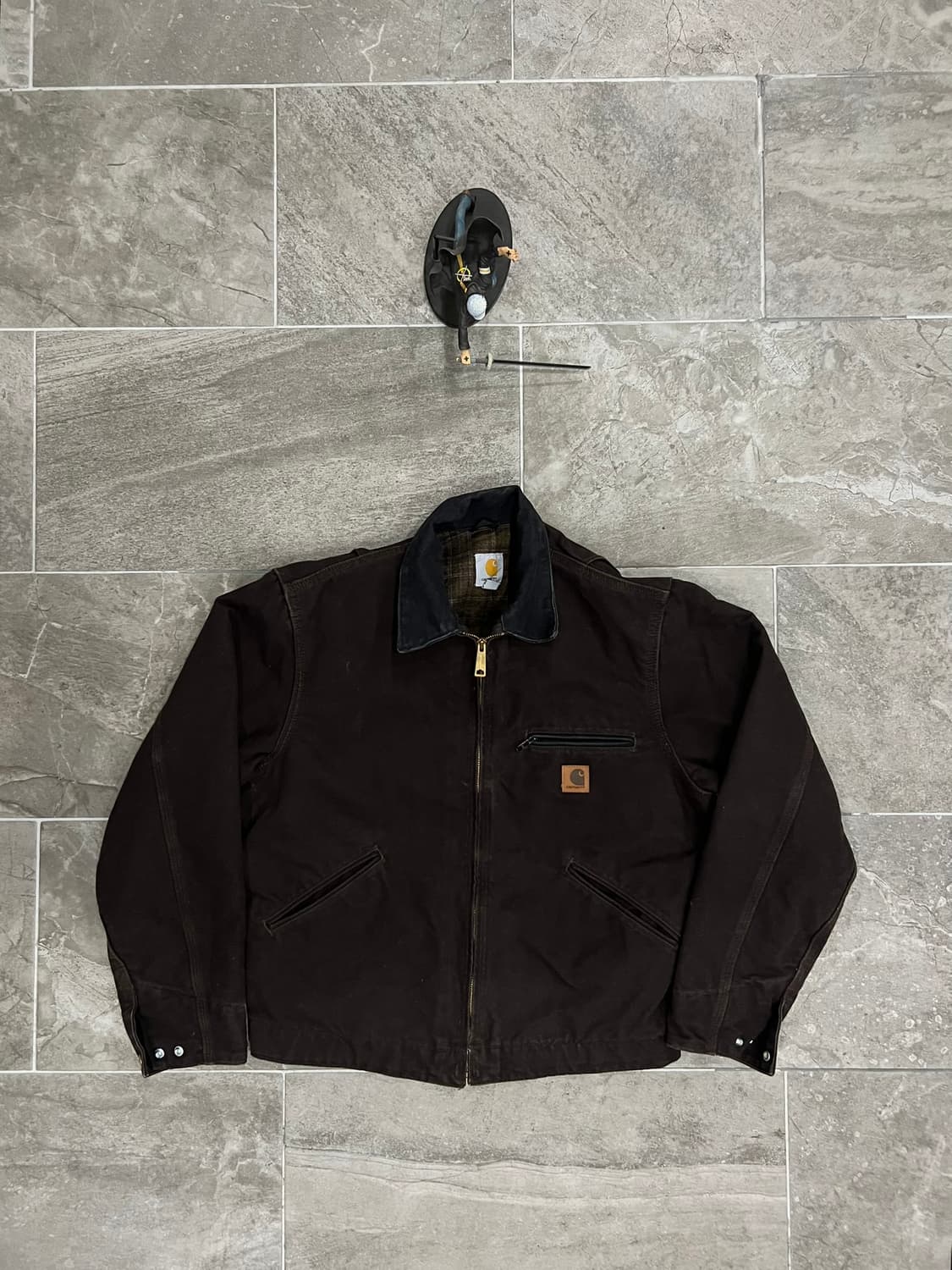 ( M) 칼하트 디트로이트 자켓 J97 DKB 다크브라운 상품이미지1