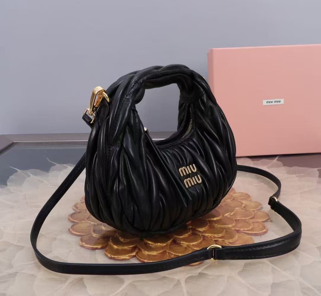 미우 미우 완더 마테라쎄 나파 가죽 호보 미니백 블랙 상품이미지2