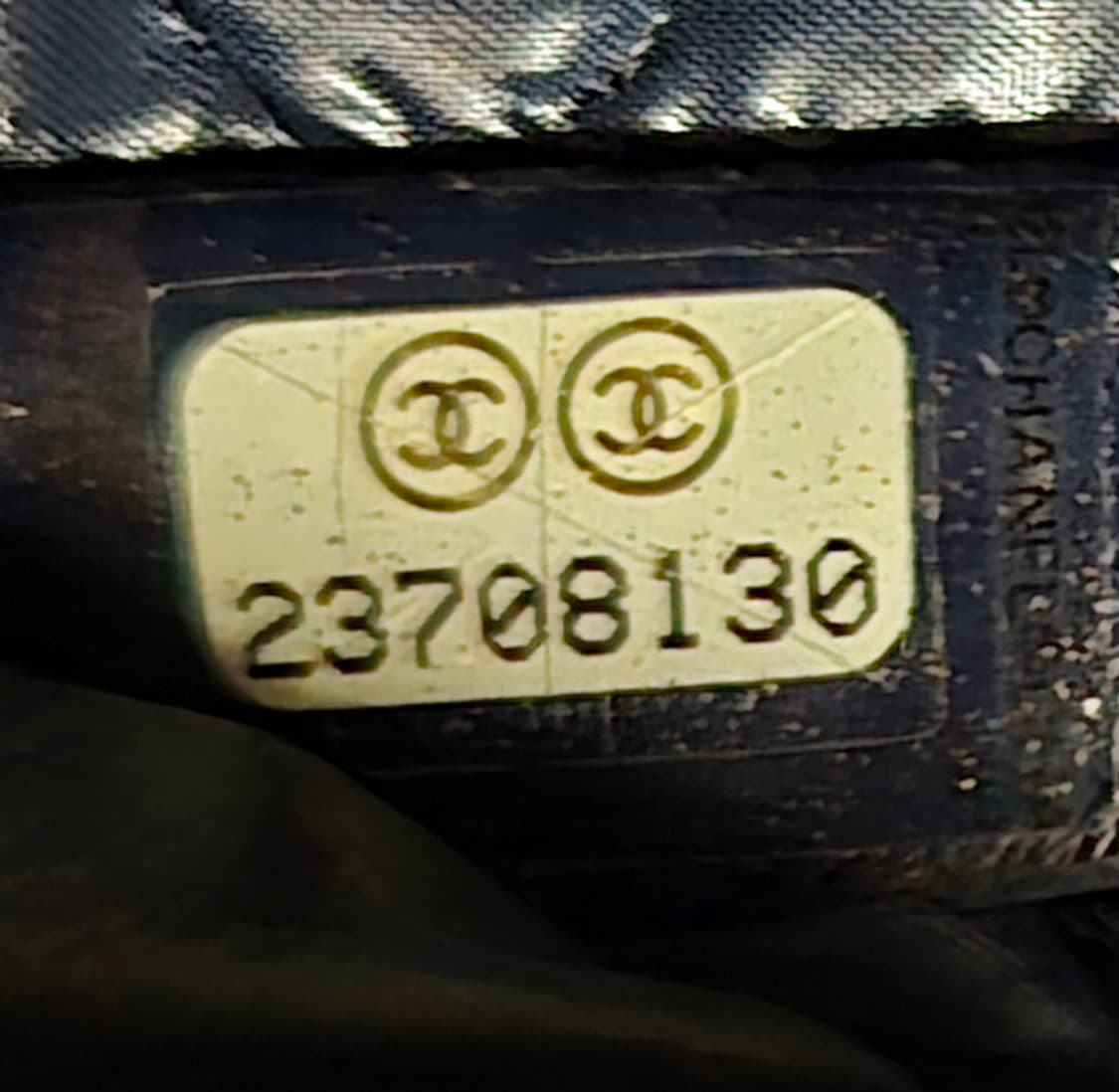 샤넬 클래식 테슬 퀼팅 클러치
네이비 금장 A82708
 상품이미지5